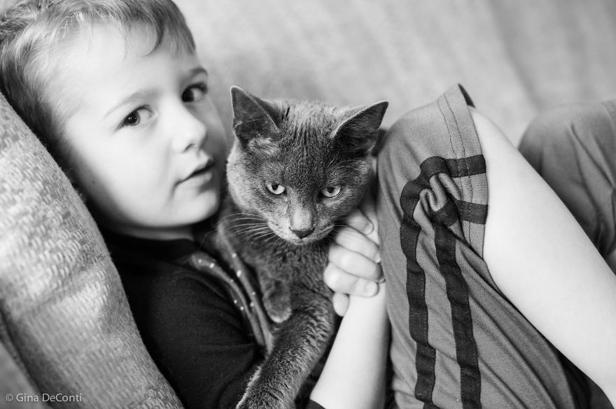 179 Heartwarming Photos Of Kids Playing With Their Cats 179 Heartwarming Photos Of Kids Playing With Their Cats