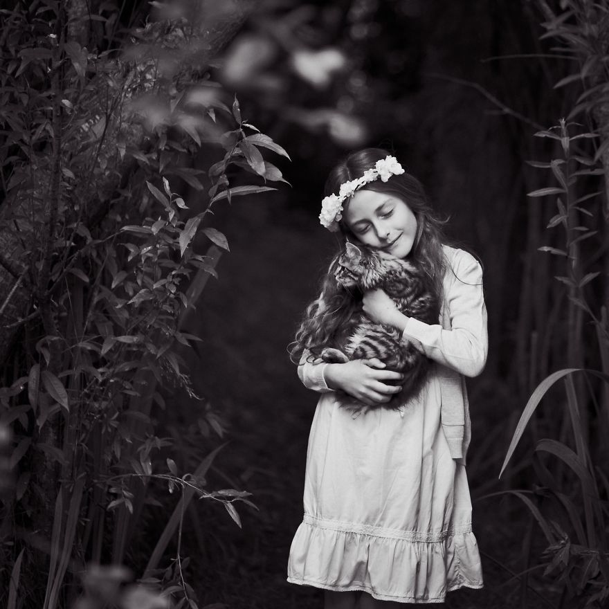 179 Heartwarming Photos Of Kids Playing With Their Cats 179 Heartwarming Photos Of Kids Playing With Their Cats