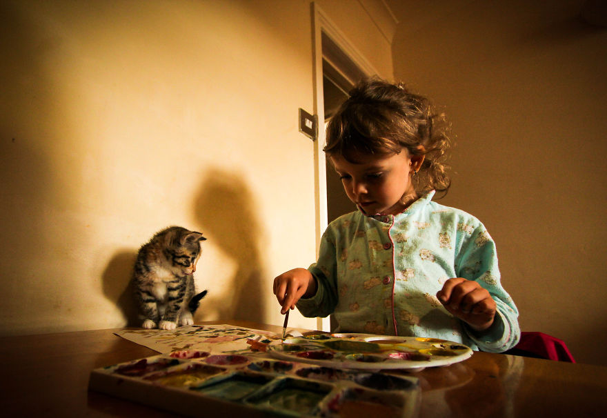 179 Heartwarming Photos Of Kids Playing With Their Cats 179 Heartwarming Photos Of Kids Playing With Their Cats