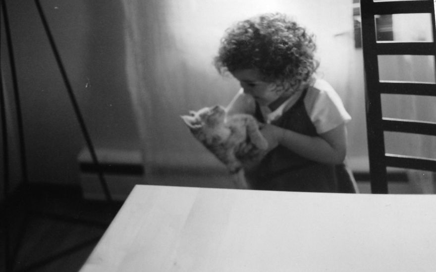 179 Heartwarming Photos Of Kids Playing With Their Cats 179 Heartwarming Photos Of Kids Playing With Their Cats