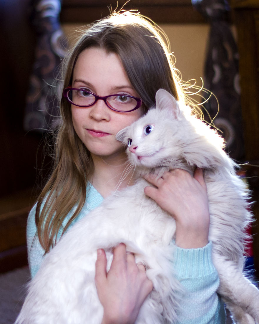 179 Heartwarming Photos Of Kids Playing With Their Cats 179 Heartwarming Photos Of Kids Playing With Their Cats
