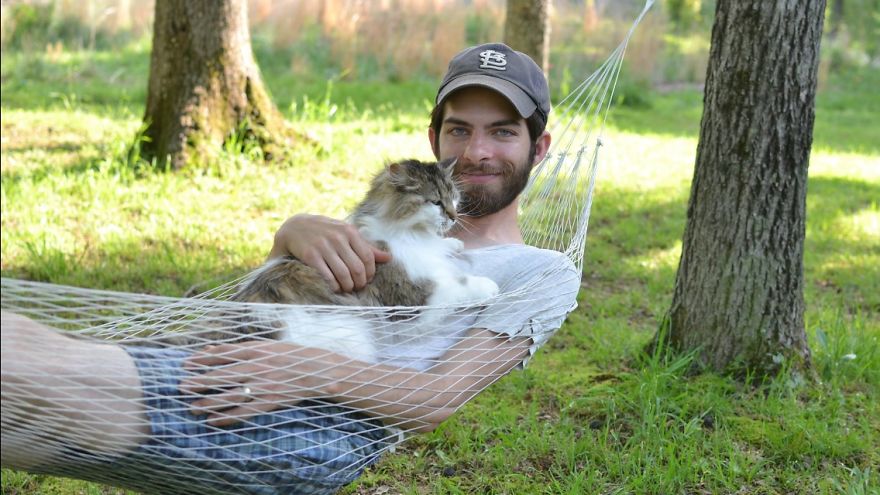 179 Heartwarming Photos Of Kids Playing With Their Cats 179 Heartwarming Photos Of Kids Playing With Their Cats
