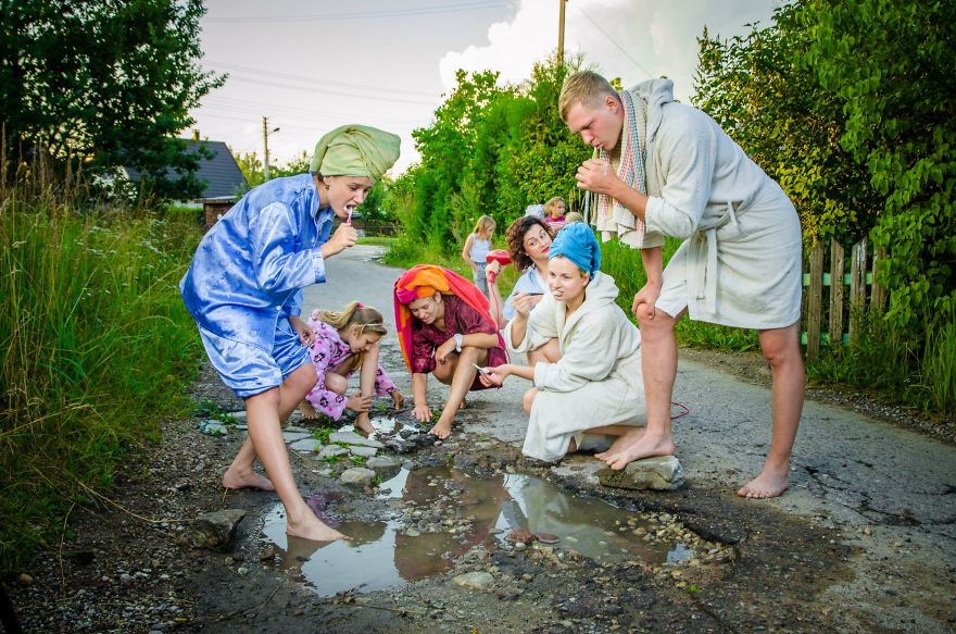 Friends Take Funny Pothole Photos To Draw Government&#8217;s Attention To Poor Road Conditions In Kaunas