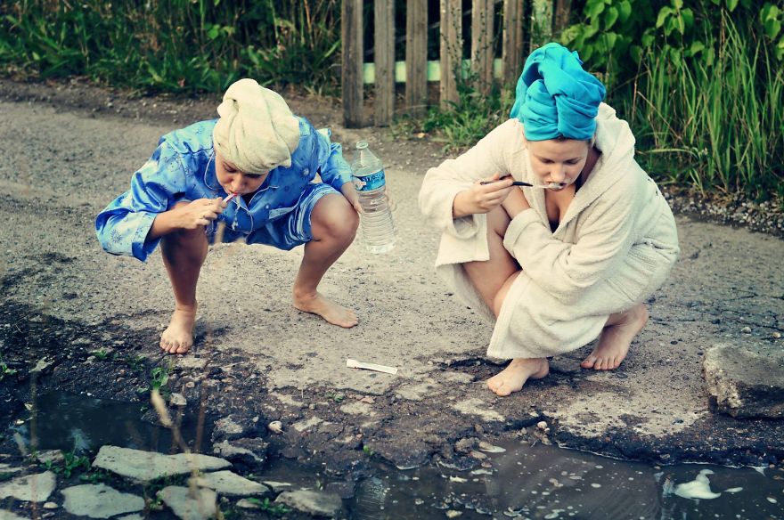 Friends Take Funny Pothole Photos To Draw Government&#8217;s Attention To Poor Road Conditions In Kaunas