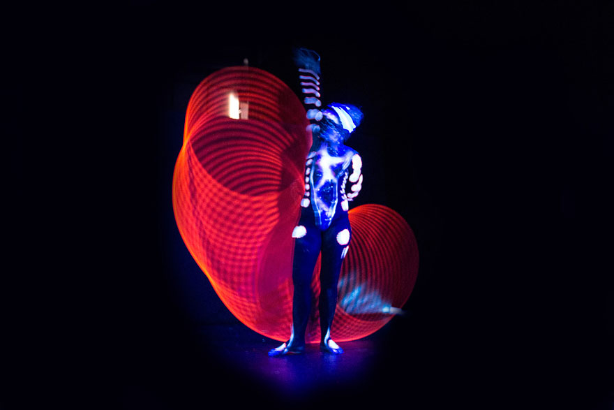 Mesmerizing Light Trails Of A Hula-Hoop Mesmerizing Light Trails Of A Hula-Hoop
