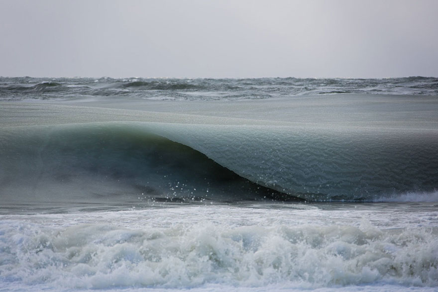 Freezing Ocean Waves In Nantucket Are Rolling In As Slush Freezing Ocean Waves In Nantucket Are Rolling In As Slush