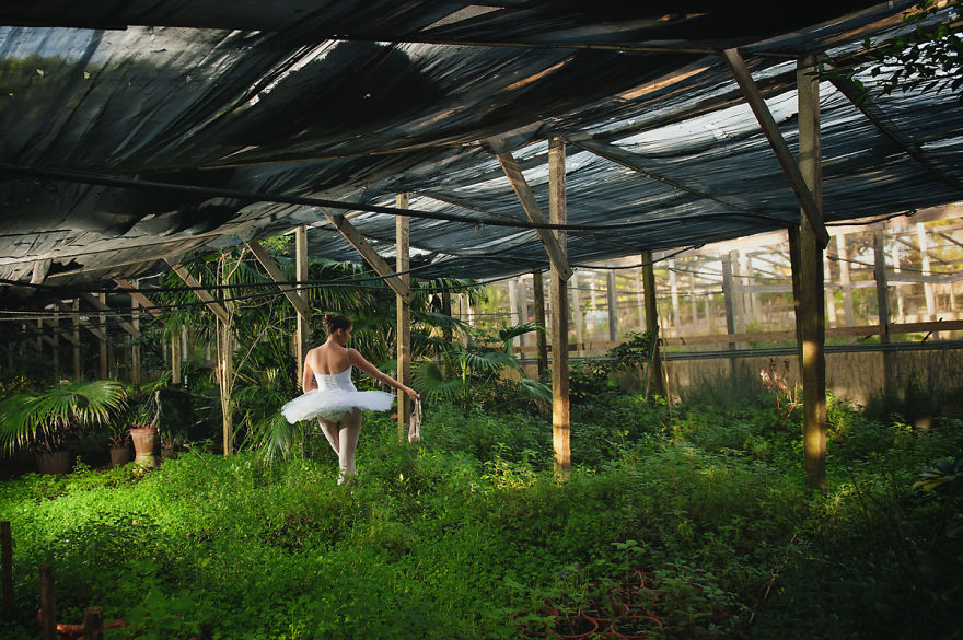 I Photograph A Ballerina&#8217;s Daily Life To Show That Dancers Can Express Themselves Anywhere