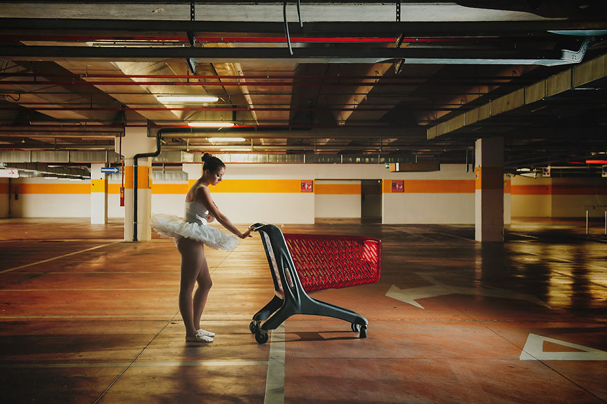 I Photograph A Ballerina&#8217;s Daily Life To Show That Dancers Can Express Themselves Anywhere