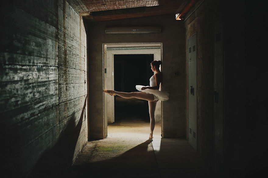 I Photograph A Ballerina&#8217;s Daily Life To Show That Dancers Can Express Themselves Anywhere