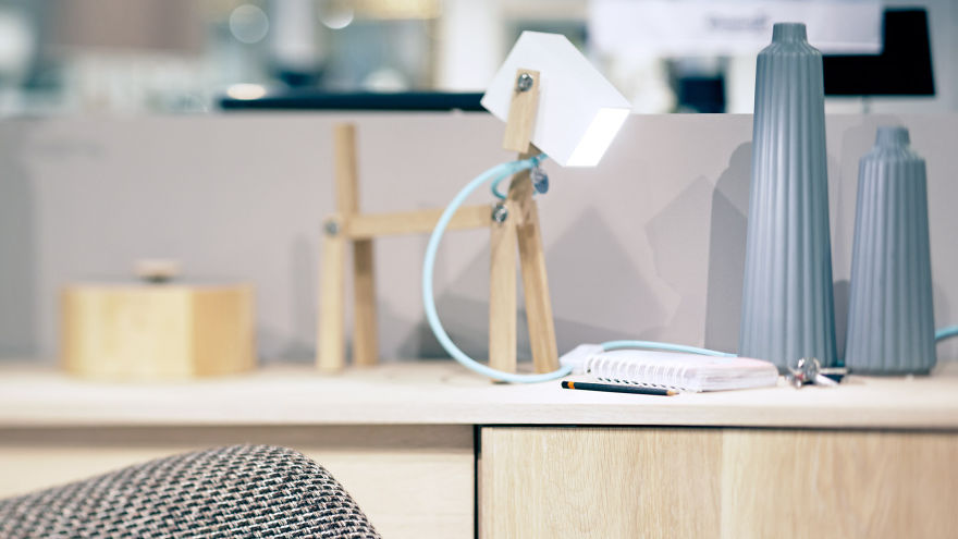 Luminose: We Designed A Wooden Table Lamp That Can Flex Like A Dog Luminose: We Designed A Wooden Table Lamp That Can Flex Like A Dog