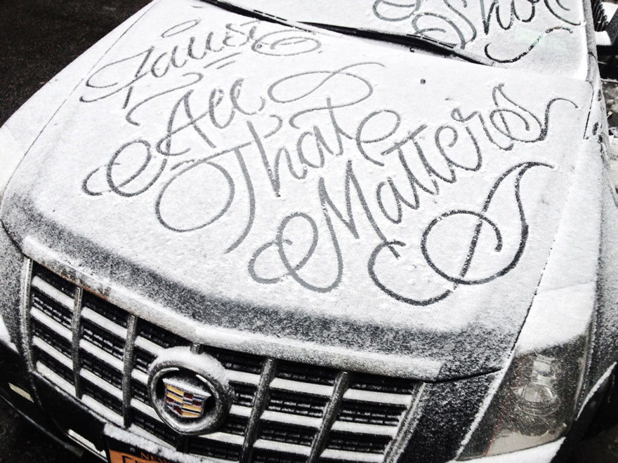 Mysterious Street Artist Leaves Beautiful Typographic Messages On Snow-Covered Cars in NYC