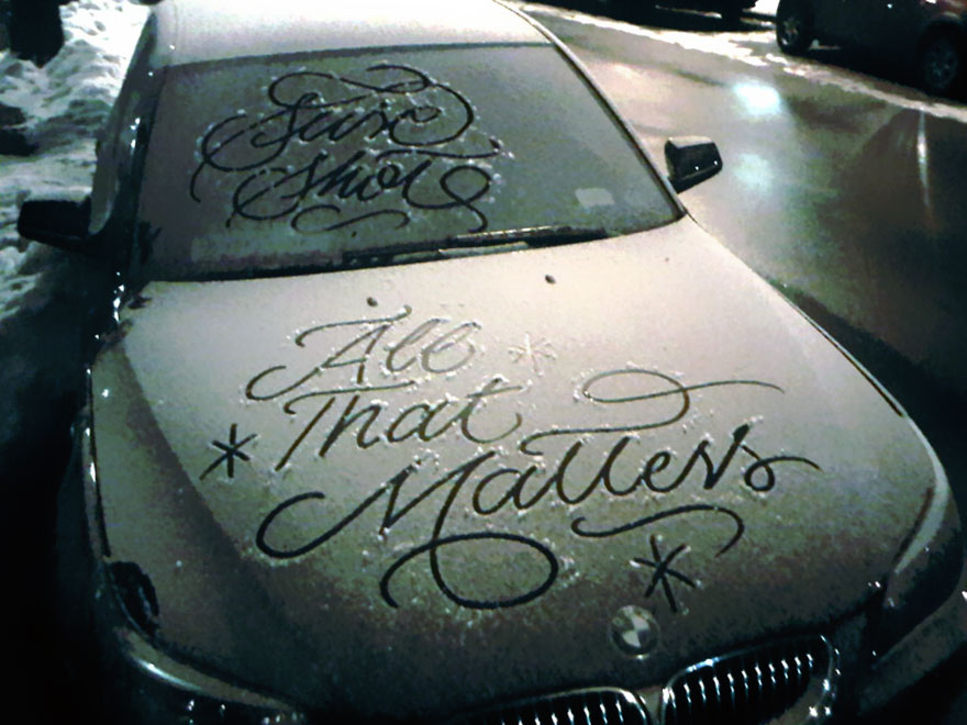 Mysterious Street Artist Leaves Beautiful Typographic Messages On Snow-Covered Cars in NYC