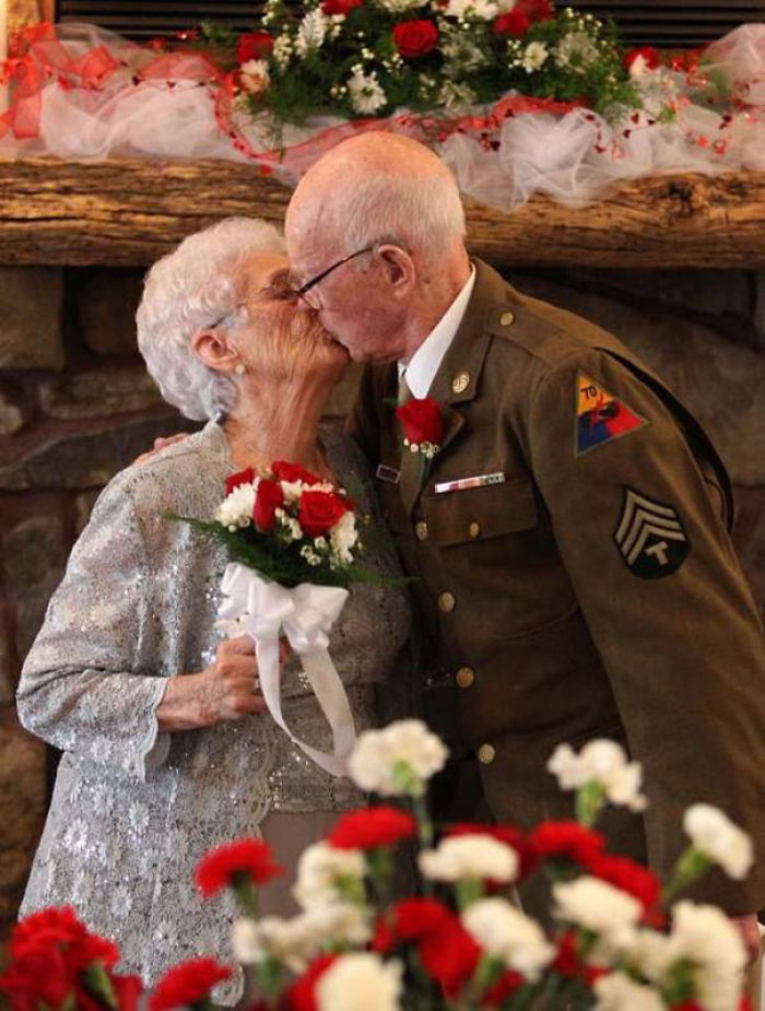 28 Elderly Couple Wedding Photos Proving You&#8217;re Never Too Late To Find The One