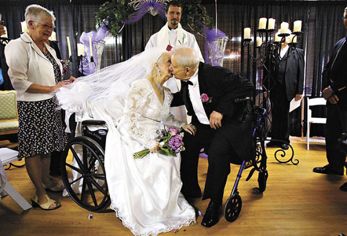 28 Elderly Couple Wedding Photos Proving You&#8217;re Never Too Late To Find The One