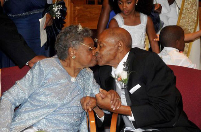 28 Elderly Couple Wedding Photos Proving You&#8217;re Never Too Late To Find The One