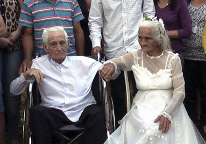 28 Elderly Couple Wedding Photos Proving You&#8217;re Never Too Late To Find The One