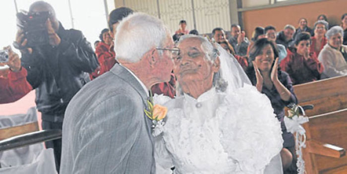 28 Elderly Couple Wedding Photos Proving You&#8217;re Never Too Late To Find The One