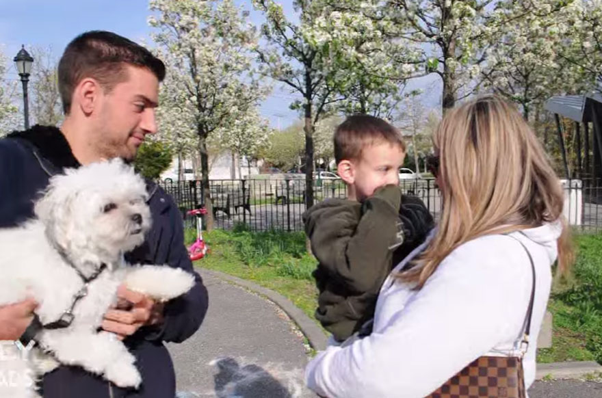 Shocking Social Experiment Shows How Easy It Is For A Stranger To Abduct A Child Shocking Social Experiment Shows How Easy It Is For A Stranger To Abduct A Child