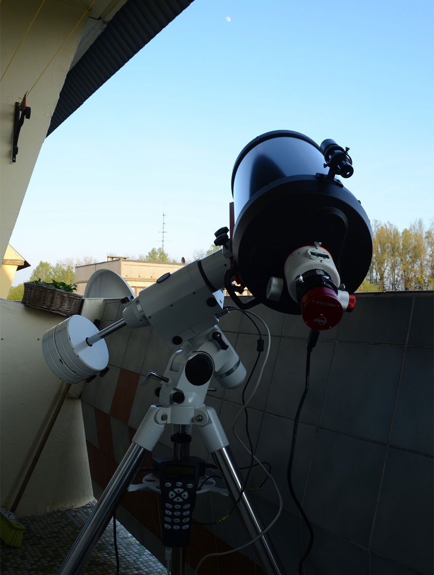 Self-Taught Polish Astrophotographer Captures High-Res Moon Photo By Combining 32,000 Shots Self-Taught Polish Astrophotographer Captures High-Res Moon Photo By Combining 32,000 Shots