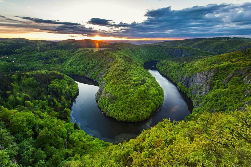 175 Unbelievable Places That Look Like They’re From Another Planet 175 Unbelievable Places That Look Like They’re From Another Planet