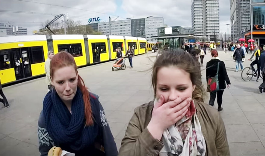 This Vending Machine Sold T-Shirts For Only 2 Euros, But Nobody Wanted To Buy Them This Vending Machine Sold T-Shirts For Only 2 Euros, But Nobody Wanted To Buy Them