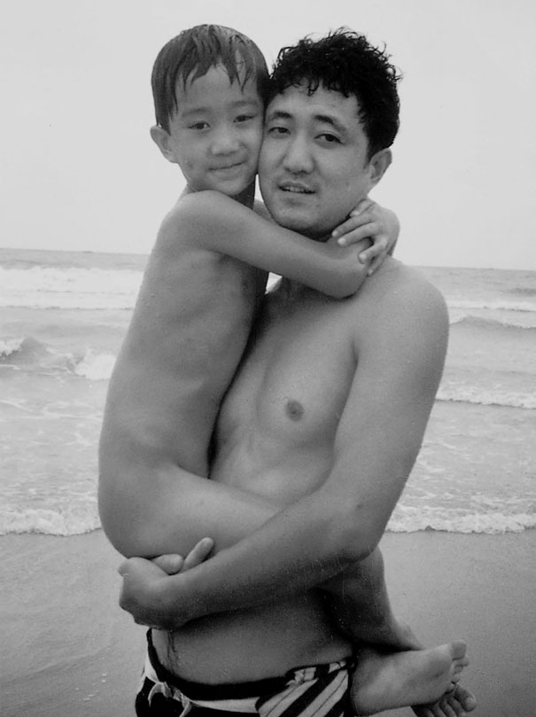 Father And Son Took The Same Picture For 28 Years &#8211; Until The Last One
