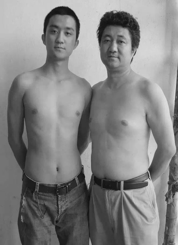Father And Son Took The Same Picture For 28 Years &#8211; Until The Last One