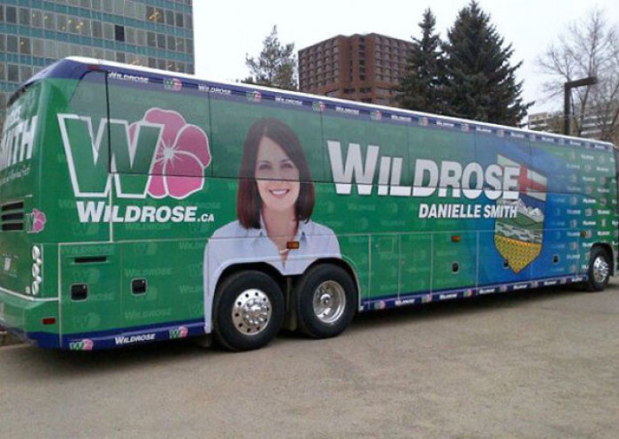 88 Funny Placement Coincidences That Tell A Different Story 88 Funny Placement Coincidences That Tell A Different Story