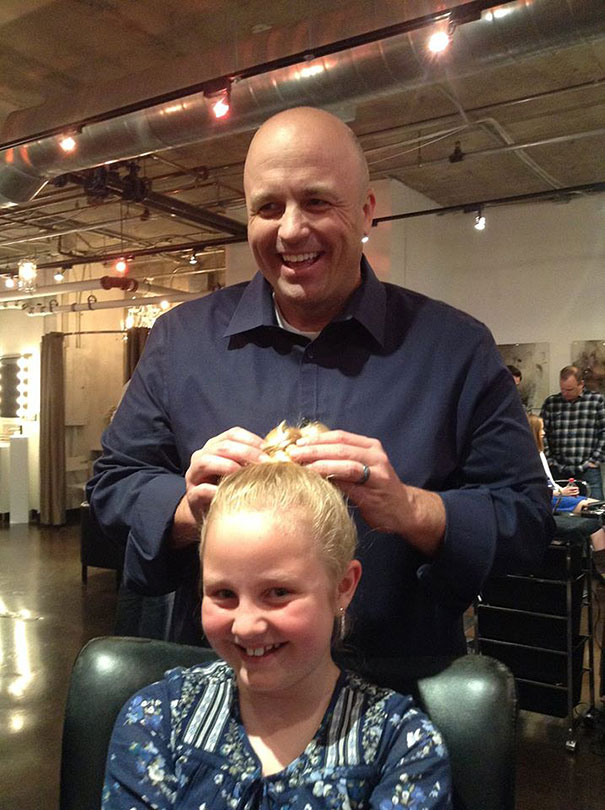 Hair Salon Teaches Dads How To Do Their Daughters&#8217; Hair By Offering Beer
