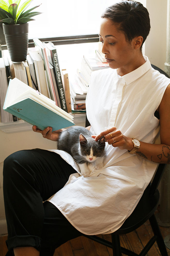 I Photograph Girls And Their Adopted Cats I Photograph Girls And Their Adopted Cats