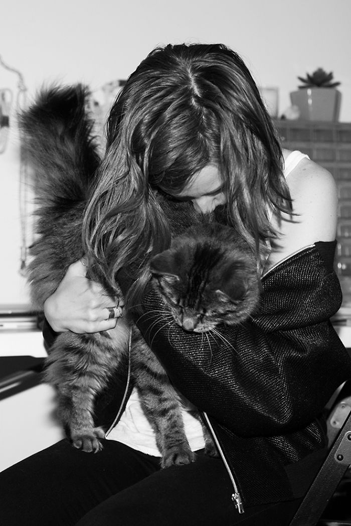 I Photograph Girls And Their Adopted Cats I Photograph Girls And Their Adopted Cats