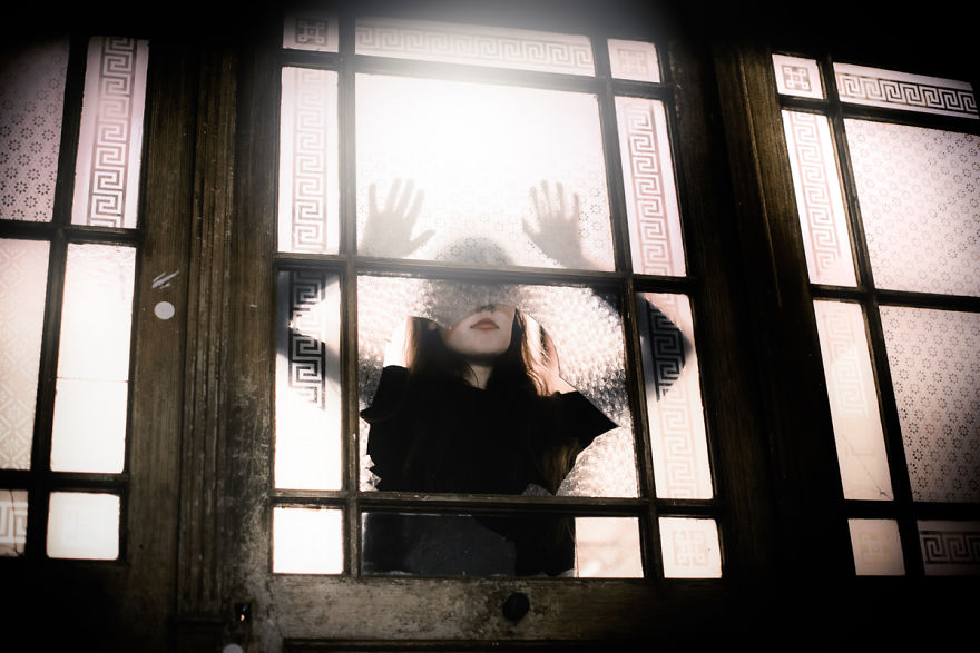 I Photograph Beautiful Women With Their Eyes Shut