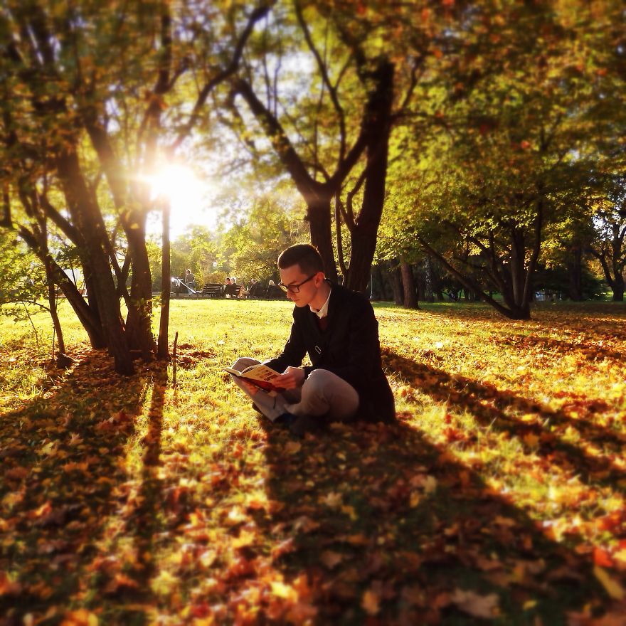 I Show People They Can Read Books Anywhere And Anytime (Part 2) I Show People They Can Read Books Anywhere And Anytime (Part 2)