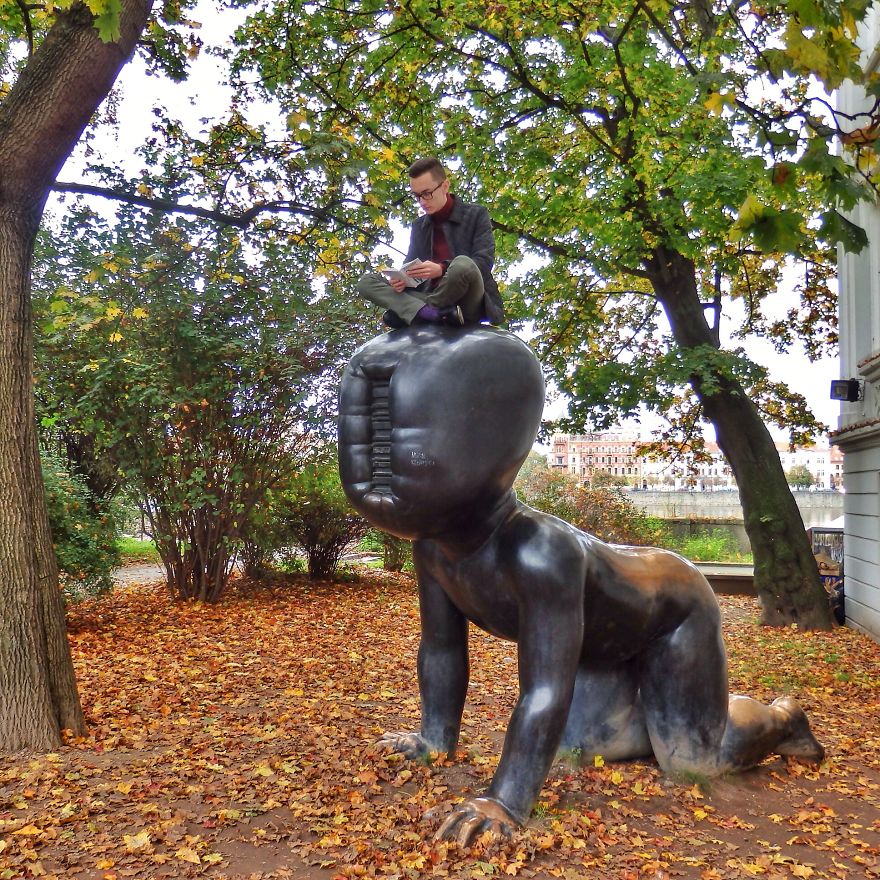 I Show People They Can Read Books Anywhere And Anytime (Part 2) I Show People They Can Read Books Anywhere And Anytime (Part 2)