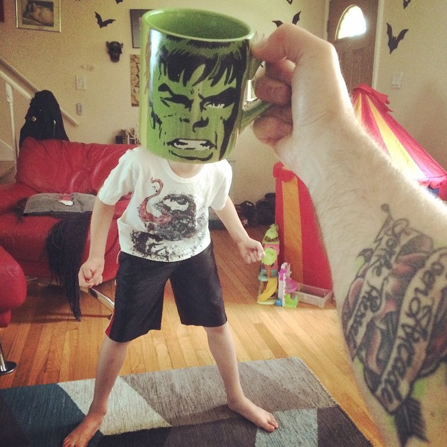 Creative Dad Turns His Kids Into Superheroes With Pop-Culture Mugs Creative Dad Turns His Kids Into Superheroes With Pop-Culture Mugs
