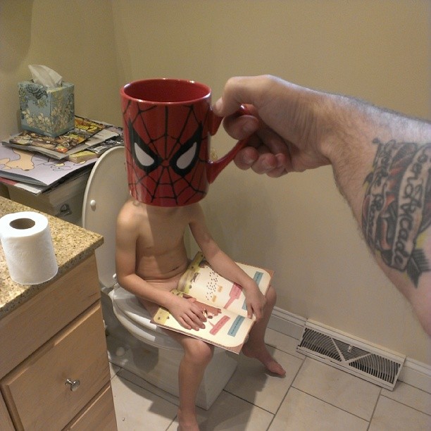 Creative Dad Turns His Kids Into Superheroes With Pop-Culture Mugs Creative Dad Turns His Kids Into Superheroes With Pop-Culture Mugs