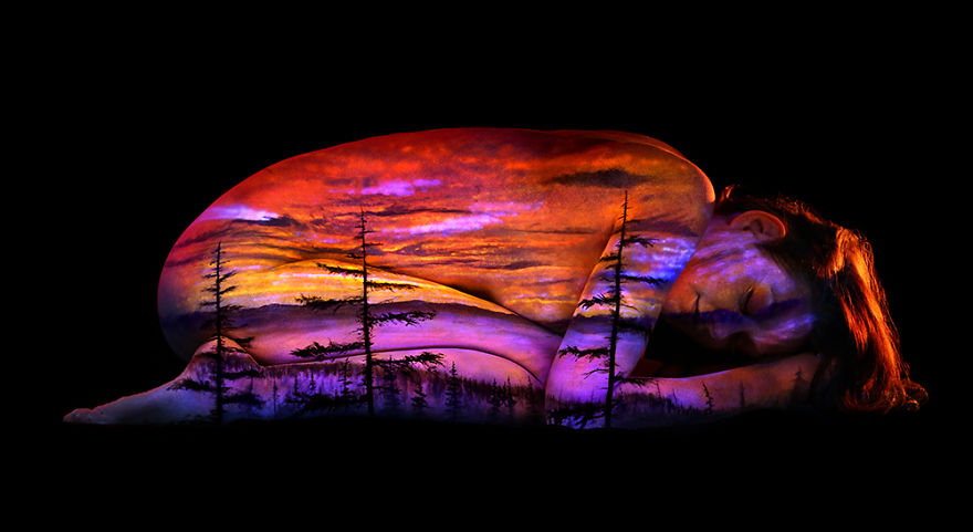 I Paint “Bodyscapes” That Glow Under Black Light I Paint “Bodyscapes” That Glow Under Black Light