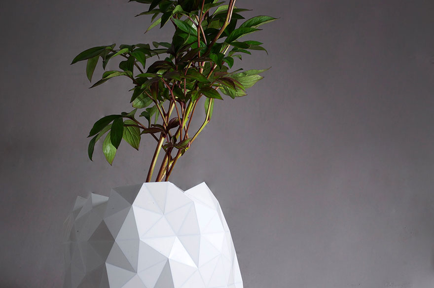 Shape-Shifting &#8216;Origami&#8217; Pots That Grow Together With Your Plants