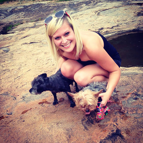 Woman Adopts Dying Dog To Make His Final Days As Happy As Possible Woman Adopts Dying Dog To Make His Final Days As Happy As Possible