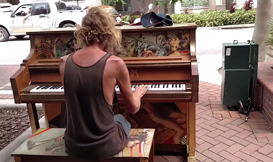 Homeless Man Stuns Passersby By Playing Styx&#8217;s &#8216;Come Sail Away&#8217; On Street Piano
