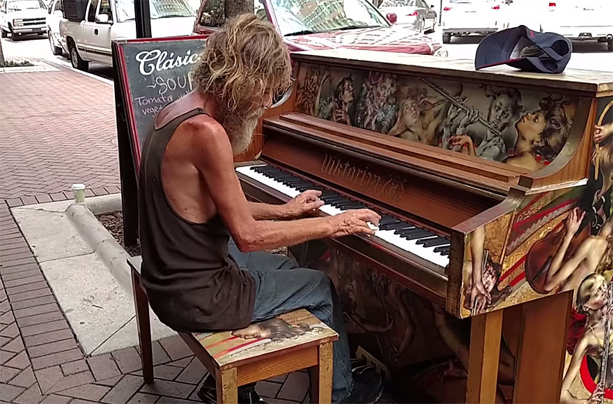 Homeless Man Stuns Passersby By Playing Styx&#8217;s &#8216;Come Sail Away&#8217; On Street Piano