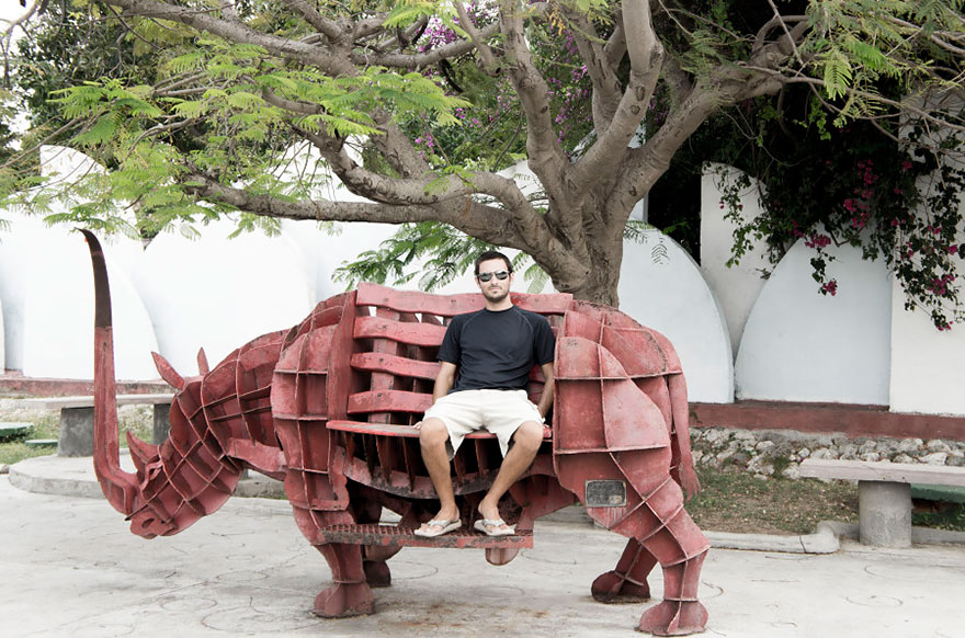 Couple Quits Jobs And Sells Everything To Travel The World With Their Cat Couple Quits Jobs And Sells Everything To Travel The World With Their Cat