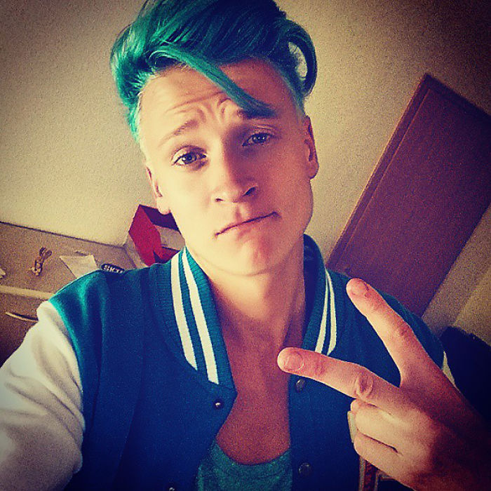 Merman Trend: Men Are Dyeing Their Hair With Incredibly Vivid Colors Merman Trend: Men Are Dyeing Their Hair With Incredibly Vivid Colors