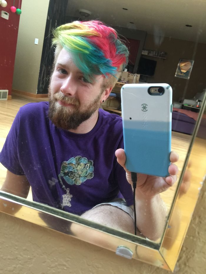 Merman Trend: Men Are Dyeing Their Hair With Incredibly Vivid Colors Merman Trend: Men Are Dyeing Their Hair With Incredibly Vivid Colors