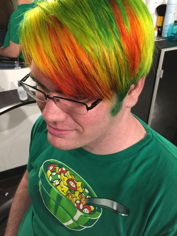 Merman Trend: Men Are Dyeing Their Hair With Incredibly Vivid Colors Merman Trend: Men Are Dyeing Their Hair With Incredibly Vivid Colors