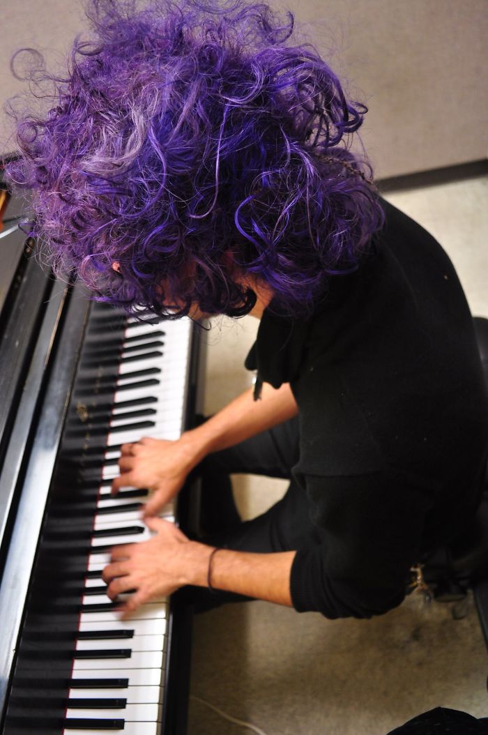 Merman Trend: Men Are Dyeing Their Hair With Incredibly Vivid Colors Merman Trend: Men Are Dyeing Their Hair With Incredibly Vivid Colors