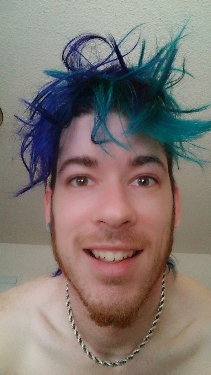 Merman Trend: Men Are Dyeing Their Hair With Incredibly Vivid Colors Merman Trend: Men Are Dyeing Their Hair With Incredibly Vivid Colors