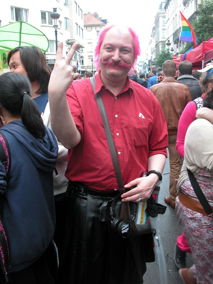 Merman Trend: Men Are Dyeing Their Hair With Incredibly Vivid Colors Merman Trend: Men Are Dyeing Their Hair With Incredibly Vivid Colors