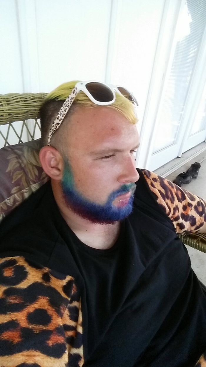 Merman Trend: Men Are Dyeing Their Hair With Incredibly Vivid Colors Merman Trend: Men Are Dyeing Their Hair With Incredibly Vivid Colors