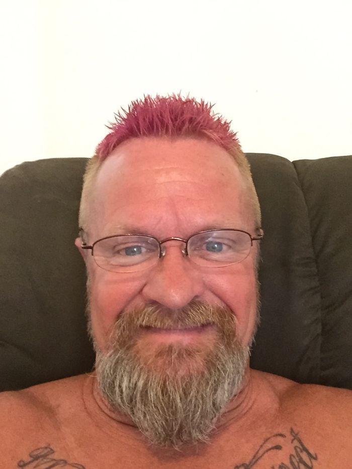 Merman Trend: Men Are Dyeing Their Hair With Incredibly Vivid Colors Merman Trend: Men Are Dyeing Their Hair With Incredibly Vivid Colors